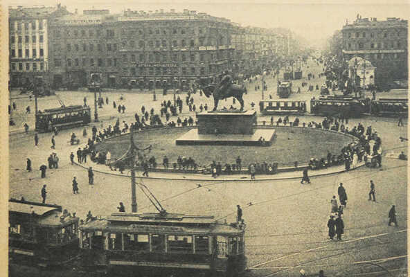 Leningrad. [Альбом почтовых карточек]. М.: Акционерное общество «Отель», 1932.